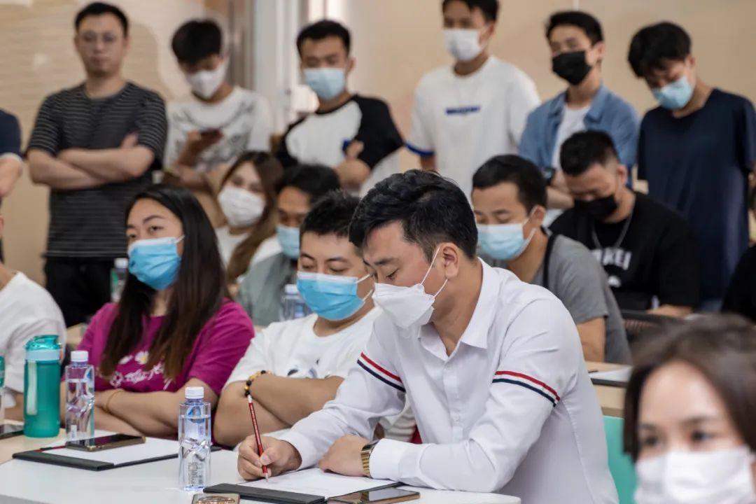 抖音短视频巨头，时代浪潮下的流量巨头揭秘
